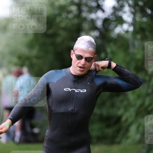 15.06.2025 - 7 Türme Triathlon Michael Strokosch http://msf.ph/oto/7960946 15.06.2025 12:12:34 Schwimmen 363, 412, 443, 489, 551 meine-sportfotos.de