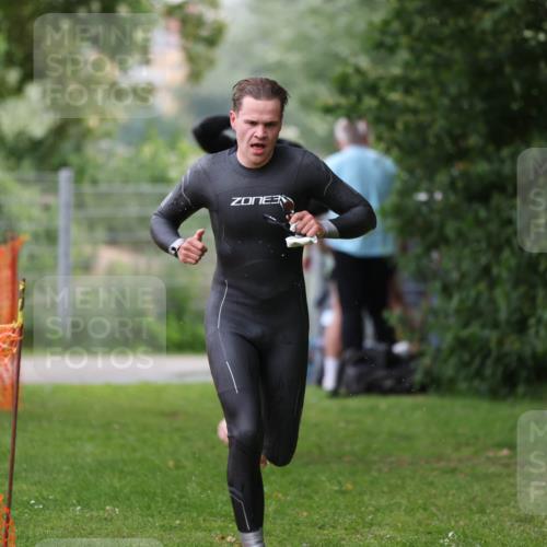 15.06.2025 - 7 Türme Triathlon Michael Strokosch http://msf.ph/oto/7960974 15.06.2025 12:12:36 Schwimmen 363, 412, 443, 489, 551 meine-sportfotos.de