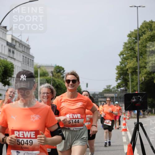15.06.2025 - REWE Women's Run Jannik Wohlers http://msf.ph/oto/7960977 15.06.2025 09:45:58 Laufen 5049, 5144 meine-sportfotos.de