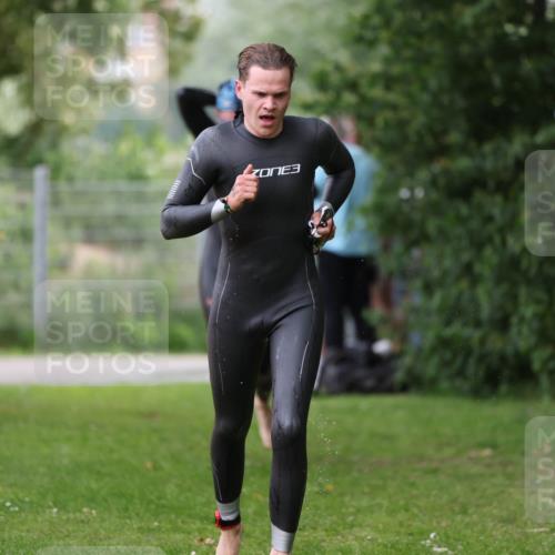 15.06.2025 - 7 Türme Triathlon Michael Strokosch http://msf.ph/oto/7960980 15.06.2025 12:12:36 Schwimmen 363, 412, 443, 489, 551 meine-sportfotos.de