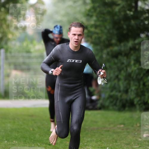 15.06.2025 - 7 Türme Triathlon Michael Strokosch http://msf.ph/oto/7960989 15.06.2025 12:12:36 Schwimmen 363, 412, 443, 489, 551 meine-sportfotos.de