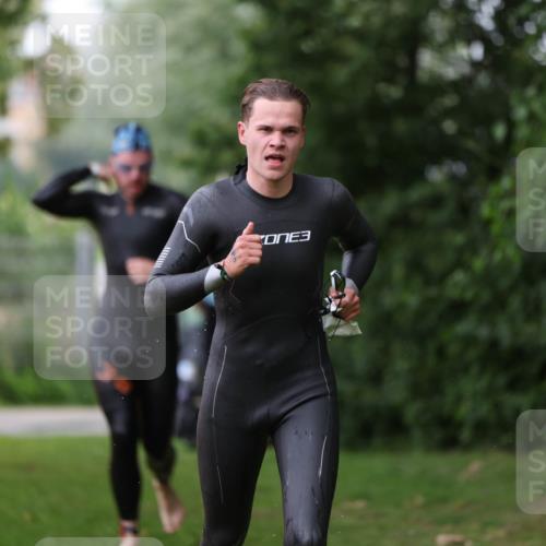 15.06.2025 - 7 Türme Triathlon Michael Strokosch http://msf.ph/oto/7961000 15.06.2025 12:12:37 Schwimmen 363, 412, 443, 489, 551 meine-sportfotos.de