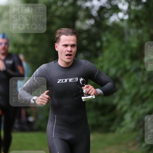 15.06.2025 - 7 Türme Triathlon Michael Strokosch http://msf.ph/oto/7961012 15.06.2025 12:12:37 Schwimmen 363, 412, 443, 489, 551 meine-sportfotos.de