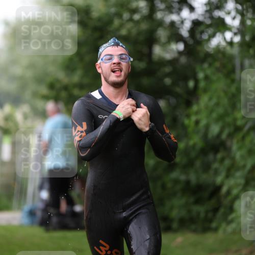 15.06.2025 - 7 Türme Triathlon Michael Strokosch http://msf.ph/oto/7961042 15.06.2025 12:12:39 Schwimmen 363, 412, 443, 489, 551, 605 meine-sportfotos.de
