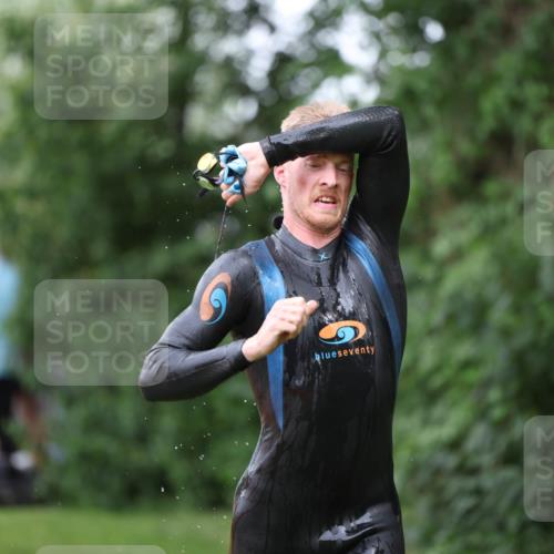 15.06.2025 - 7 Türme Triathlon Michael Strokosch http://msf.ph/oto/7961114 15.06.2025 12:12:51 Schwimmen 363, 453, 551, 561, 605 meine-sportfotos.de