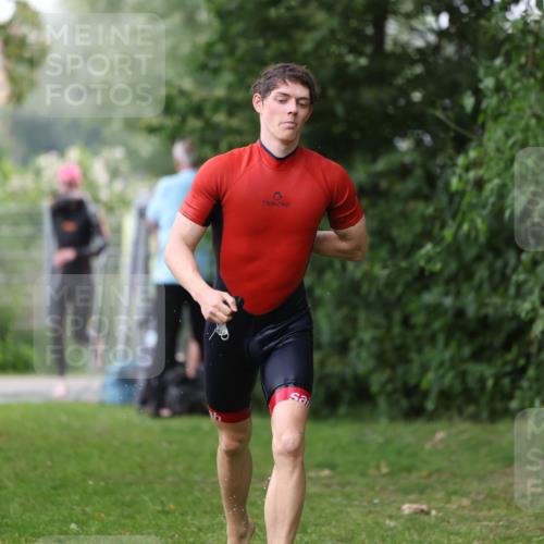 15.06.2025 - 7 Türme Triathlon Michael Strokosch http://msf.ph/oto/7961143 15.06.2025 12:12:53 Schwimmen 363, 453, 459, 551, 561, 605 meine-sportfotos.de