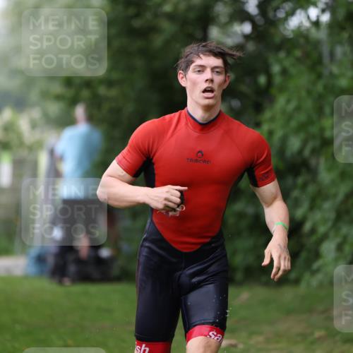 15.06.2025 - 7 Türme Triathlon Michael Strokosch http://msf.ph/oto/7961161 15.06.2025 12:12:54 Schwimmen 363, 453, 459, 551, 561, 605 meine-sportfotos.de