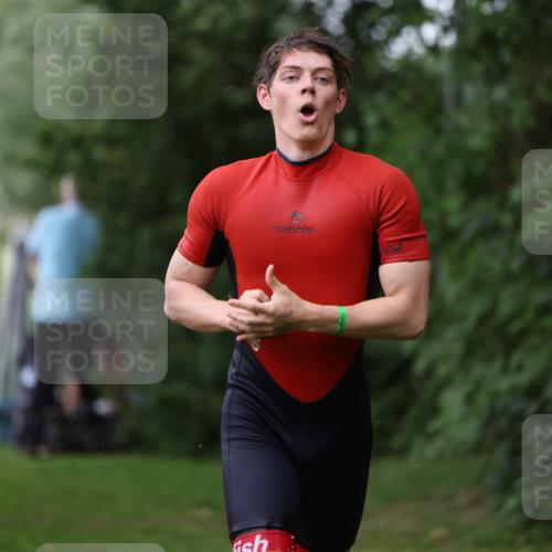15.06.2025 - 7 Türme Triathlon Michael Strokosch http://msf.ph/oto/7961165 15.06.2025 12:12:54 Schwimmen 363, 453, 459, 551, 561, 605 meine-sportfotos.de