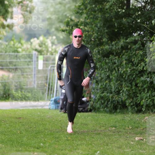 15.06.2025 - 7 Türme Triathlon Michael Strokosch http://msf.ph/oto/7961181 15.06.2025 12:12:57 Schwimmen 363, 453, 459, 551, 561, 605 meine-sportfotos.de