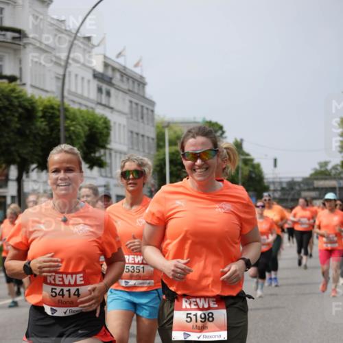 15.06.2025 - REWE Women's Run Jannik Wohlers http://msf.ph/oto/7961226 15.06.2025 09:46:03 Laufen 5414, 5351, 5198 meine-sportfotos.de
