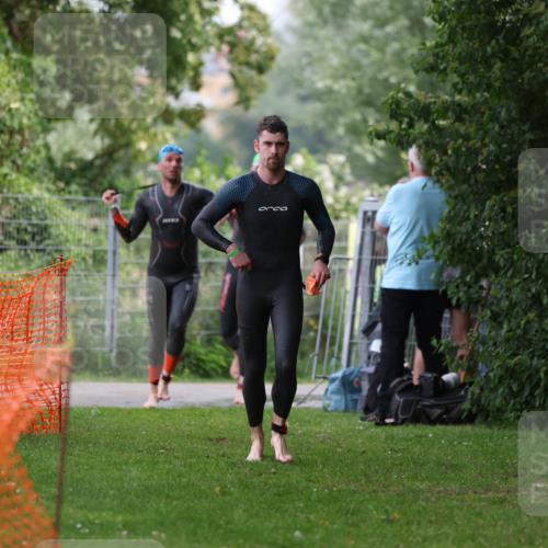 15.06.2025 - 7 Türme Triathlon Michael Strokosch http://msf.ph/oto/7961241 15.06.2025 12:13:05 Schwimmen 453, 459, 494, 561, 605 meine-sportfotos.de