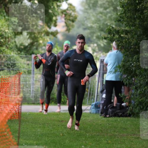 15.06.2025 - 7 Türme Triathlon Michael Strokosch http://msf.ph/oto/7961243 15.06.2025 12:13:05 Schwimmen 453, 459, 494, 561, 605 meine-sportfotos.de