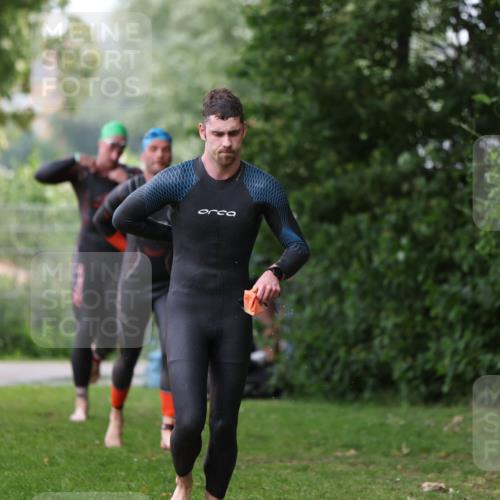 15.06.2025 - 7 Türme Triathlon Michael Strokosch http://msf.ph/oto/7961297 15.06.2025 12:13:07 Schwimmen 453, 459, 494, 561, 605 meine-sportfotos.de