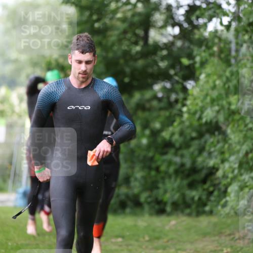 15.06.2025 - 7 Türme Triathlon Michael Strokosch http://msf.ph/oto/7961314 15.06.2025 12:13:08 Schwimmen 453, 459, 494, 561, 605 meine-sportfotos.de