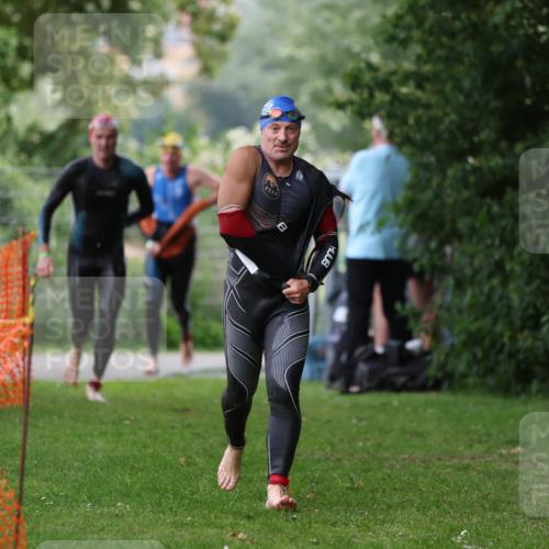 15.06.2025 - 7 Türme Triathlon Michael Strokosch http://msf.ph/oto/7961403 15.06.2025 12:13:25 Schwimmen 396, 494, 539 meine-sportfotos.de