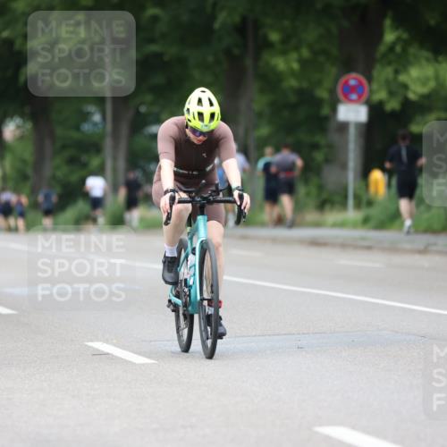 15.06.2025 - 7 Türme Triathlon Yannick Fuchs http://msf.ph/oto/7961659 15.06.2025 13:50:37 Radfahren 195, 326, 1096 meine-sportfotos.de