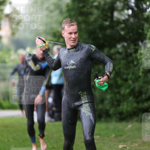 15.06.2025 - 7 Türme Triathlon Michael Strokosch http://msf.ph/oto/7961678 15.06.2025 12:13:47 Schwimmen 395, 543, 566, 599, 633 meine-sportfotos.de