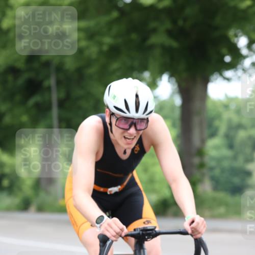 15.06.2025 - 7 Türme Triathlon Yannick Fuchs http://msf.ph/oto/7961804 15.06.2025 10:06:10 Radfahren 70 meine-sportfotos.de