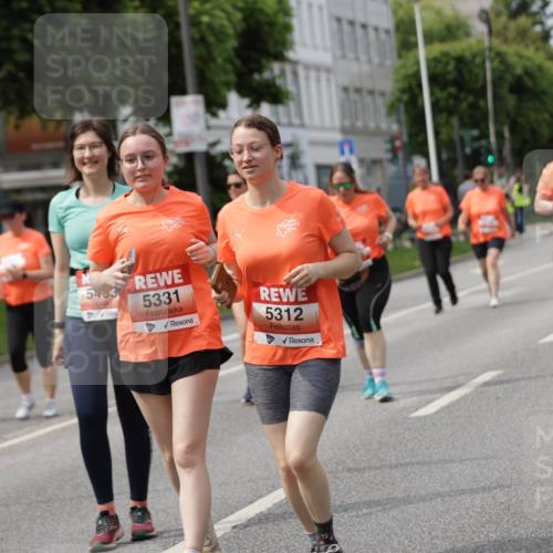 15.06.2025 - REWE Women's Run Jannik Wohlers http://msf.ph/oto/7962121 15.06.2025 09:46:45 Laufen 5403, 5331, 5312, 5172 meine-sportfotos.de