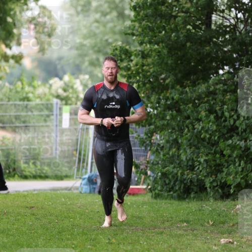 15.06.2025 - 7 Türme Triathlon Michael Strokosch http://msf.ph/oto/7962286 15.06.2025 12:14:27 Schwimmen 370, 439, 442, 466, 496, 498 meine-sportfotos.de