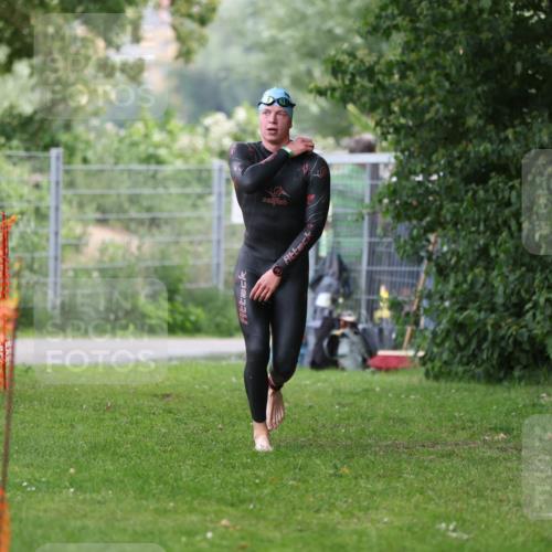 15.06.2025 - 7 Türme Triathlon Michael Strokosch http://msf.ph/oto/7962336 15.06.2025 12:14:34 Schwimmen 370, 439, 496, 498 meine-sportfotos.de