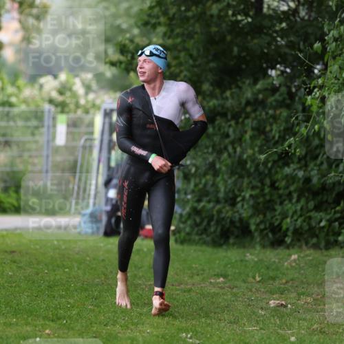 15.06.2025 - 7 Türme Triathlon Michael Strokosch http://msf.ph/oto/7962347 15.06.2025 12:14:35 Schwimmen 370, 496, 498 meine-sportfotos.de