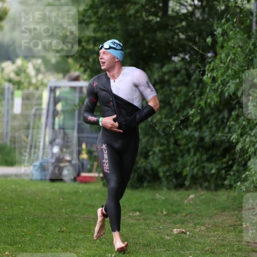 15.06.2025 - 7 Türme Triathlon Michael Strokosch http://msf.ph/oto/7962354 15.06.2025 12:14:35 Schwimmen 370, 496, 498 meine-sportfotos.de