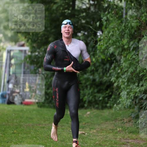 15.06.2025 - 7 Türme Triathlon Michael Strokosch http://msf.ph/oto/7962361 15.06.2025 12:14:36 Schwimmen 496, 498, 655 meine-sportfotos.de