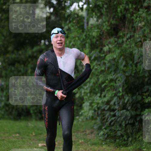 15.06.2025 - 7 Türme Triathlon Michael Strokosch http://msf.ph/oto/7962375 15.06.2025 12:14:36 Schwimmen 496, 498, 655 meine-sportfotos.de