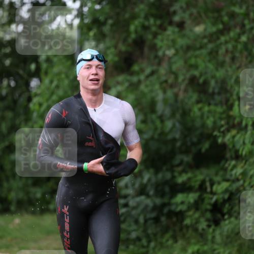 15.06.2025 - 7 Türme Triathlon Michael Strokosch http://msf.ph/oto/7962391 15.06.2025 12:14:37 Schwimmen 448, 477, 496, 498, 655 meine-sportfotos.de