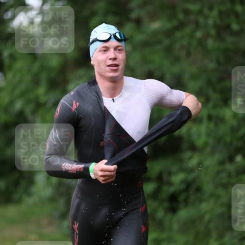 15.06.2025 - 7 Türme Triathlon Michael Strokosch http://msf.ph/oto/7962413 15.06.2025 12:14:38 Schwimmen 375, 448, 477, 496, 498, 655 meine-sportfotos.de