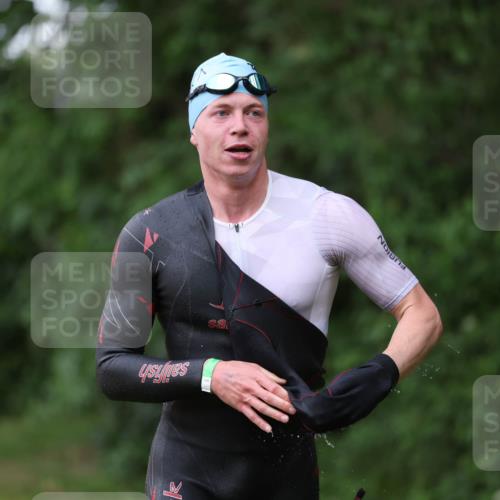 15.06.2025 - 7 Türme Triathlon Michael Strokosch http://msf.ph/oto/7962418 15.06.2025 12:14:38 Schwimmen 375, 448, 477, 496, 498, 655 meine-sportfotos.de