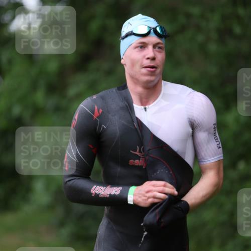 15.06.2025 - 7 Türme Triathlon Michael Strokosch http://msf.ph/oto/7962424 15.06.2025 12:14:38 Schwimmen 375, 448, 477, 496, 498, 655 meine-sportfotos.de