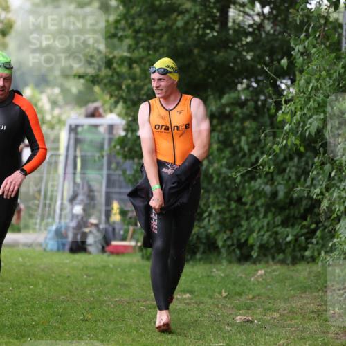 15.06.2025 - 7 Türme Triathlon Michael Strokosch http://msf.ph/oto/7962458 15.06.2025 12:14:49 Schwimmen 375, 448, 477, 504, 651, 655 meine-sportfotos.de