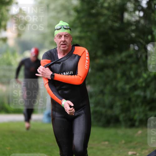 15.06.2025 - 7 Türme Triathlon Michael Strokosch http://msf.ph/oto/7962524 15.06.2025 12:14:51 Schwimmen 375, 448, 477, 504, 651, 655 meine-sportfotos.de