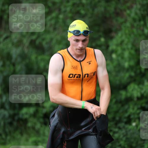 15.06.2025 - 7 Türme Triathlon Michael Strokosch http://msf.ph/oto/7962545 15.06.2025 12:14:52 Schwimmen 375, 448, 477, 504, 651, 655 meine-sportfotos.de