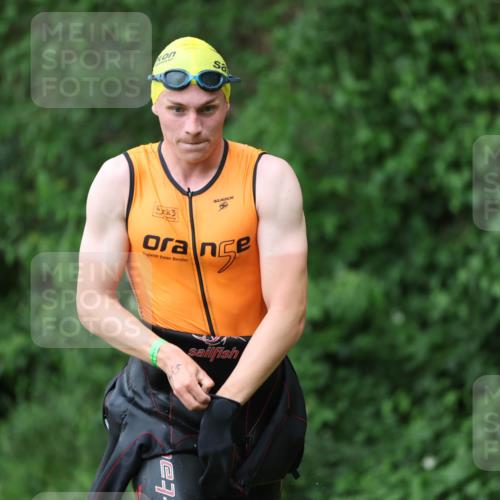 15.06.2025 - 7 Türme Triathlon Michael Strokosch http://msf.ph/oto/7962550 15.06.2025 12:14:53 Schwimmen 375, 448, 477, 504, 651, 655 meine-sportfotos.de