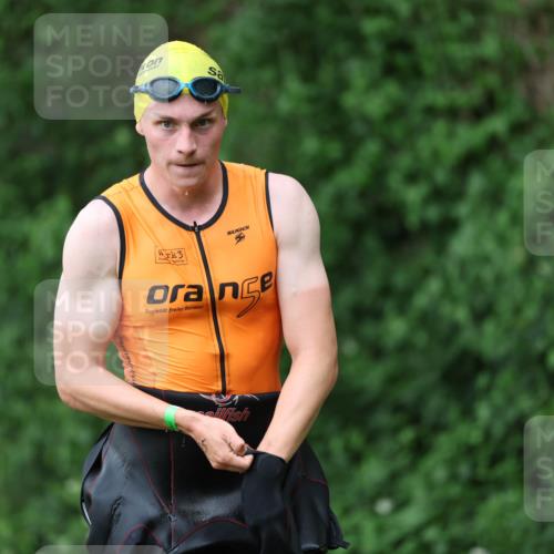 15.06.2025 - 7 Türme Triathlon Michael Strokosch http://msf.ph/oto/7962557 15.06.2025 12:14:53 Schwimmen 375, 448, 477, 504, 651, 655 meine-sportfotos.de