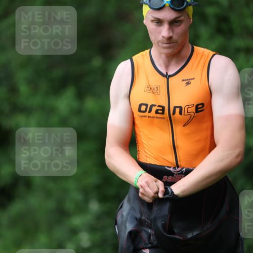 15.06.2025 - 7 Türme Triathlon Michael Strokosch http://msf.ph/oto/7962574 15.06.2025 12:14:53 Schwimmen 375, 448, 477, 504, 651, 655 meine-sportfotos.de