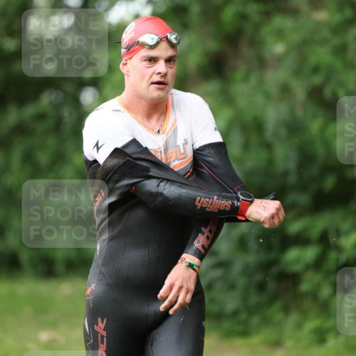 15.06.2025 - 7 Türme Triathlon Michael Strokosch http://msf.ph/oto/7962587 15.06.2025 12:14:56 Schwimmen 375, 448, 477, 504, 651, 655 meine-sportfotos.de