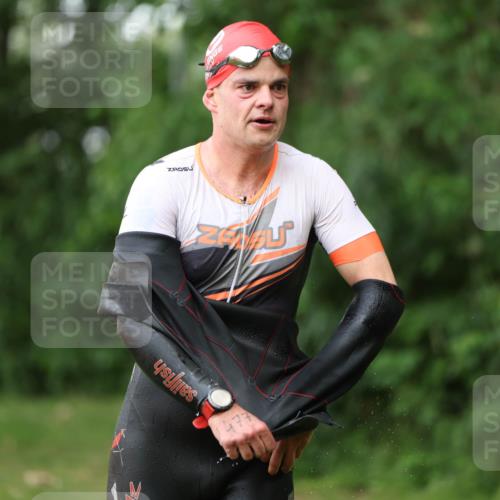 15.06.2025 - 7 Türme Triathlon Michael Strokosch http://msf.ph/oto/7962591 15.06.2025 12:14:56 Schwimmen 375, 448, 477, 504, 651, 655 meine-sportfotos.de
