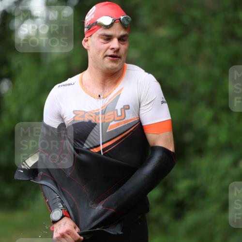 15.06.2025 - 7 Türme Triathlon Michael Strokosch http://msf.ph/oto/7962595 15.06.2025 12:14:56 Schwimmen 375, 448, 477, 504, 651, 655 meine-sportfotos.de