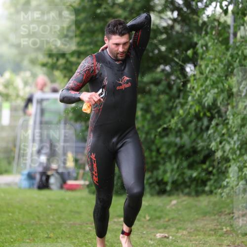 15.06.2025 - 7 Türme Triathlon Michael Strokosch http://msf.ph/oto/7962613 15.06.2025 12:14:58 Schwimmen 375, 448, 477, 504, 651, 655 meine-sportfotos.de