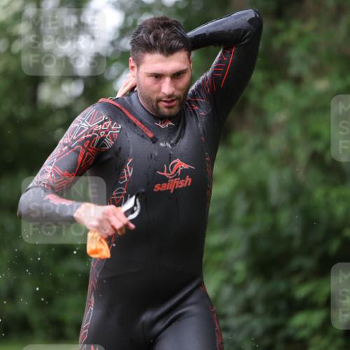 15.06.2025 - 7 Türme Triathlon Michael Strokosch http://msf.ph/oto/7962647 15.06.2025 12:14:59 Schwimmen 375, 448, 477, 504, 651, 655 meine-sportfotos.de