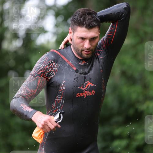15.06.2025 - 7 Türme Triathlon Michael Strokosch http://msf.ph/oto/7962653 15.06.2025 12:14:59 Schwimmen 375, 448, 477, 504, 651, 655 meine-sportfotos.de
