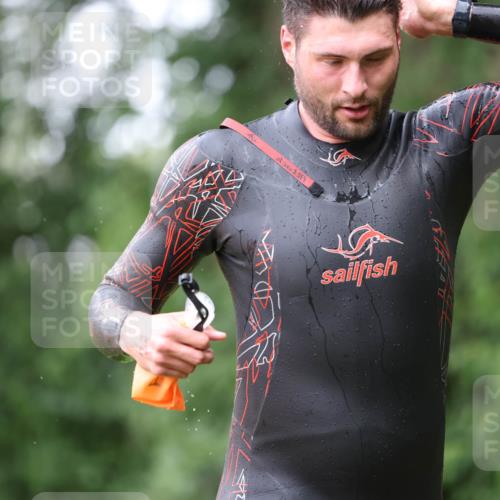 15.06.2025 - 7 Türme Triathlon Michael Strokosch http://msf.ph/oto/7962661 15.06.2025 12:15:00 Schwimmen 375, 448, 477, 504, 651, 655 meine-sportfotos.de