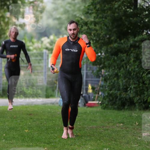 15.06.2025 - 7 Türme Triathlon Michael Strokosch http://msf.ph/oto/7962682 15.06.2025 12:15:01 Schwimmen 375, 448, 477, 504, 651, 655 meine-sportfotos.de