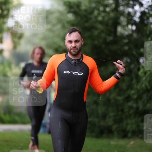 15.06.2025 - 7 Türme Triathlon Michael Strokosch http://msf.ph/oto/7962707 15.06.2025 12:15:04 Schwimmen 375, 448, 477, 504, 651, 655 meine-sportfotos.de