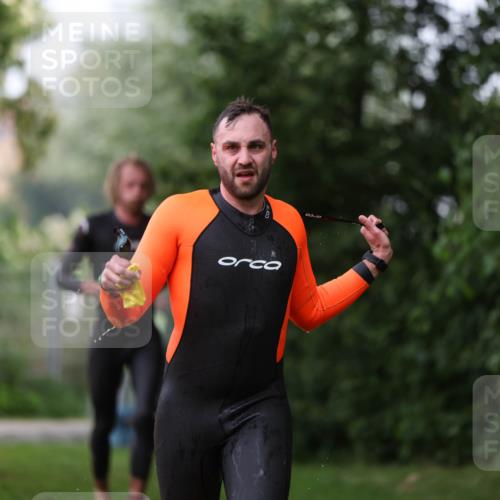 15.06.2025 - 7 Türme Triathlon Michael Strokosch http://msf.ph/oto/7962713 15.06.2025 12:15:04 Schwimmen 375, 448, 477, 504, 651, 655 meine-sportfotos.de