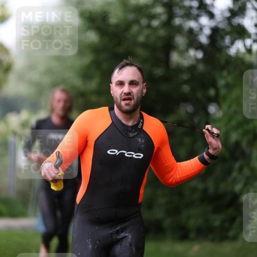 15.06.2025 - 7 Türme Triathlon Michael Strokosch http://msf.ph/oto/7962716 15.06.2025 12:15:04 Schwimmen 375, 448, 477, 504, 651, 655 meine-sportfotos.de